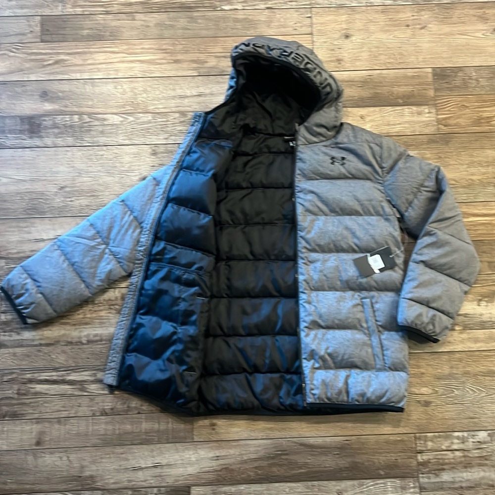 Boys Under Armour Grey Puffer Jacket. Never worn. Size YXL